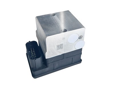 Može li se dvokanalni ABS integrirati s drugim sigurnosnim sistemima?